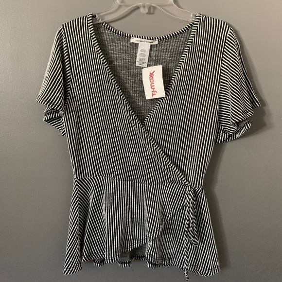 NEVER WORN Caution To The Wind wrap blouse - Picture 1 of 2